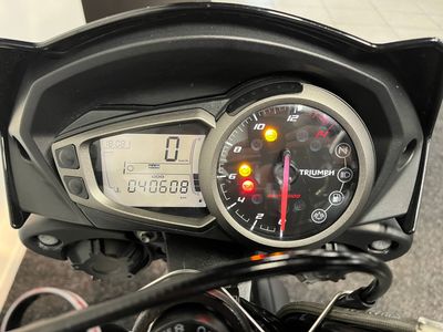 TRIUMPH STREET TRIPLE S – foto 2
