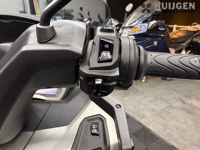 piaggio - mp3-530-hpe-advance-exlusive