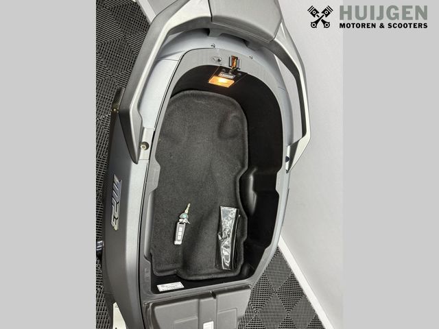 piaggio - mp3-530-hpe-advance-exlusive