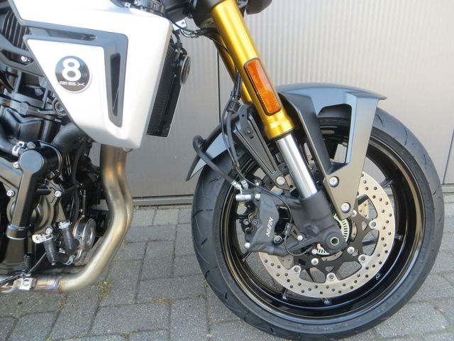 suzuki - gsx-8t