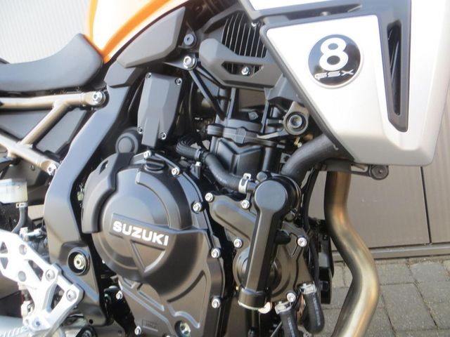 suzuki - gsx-8t