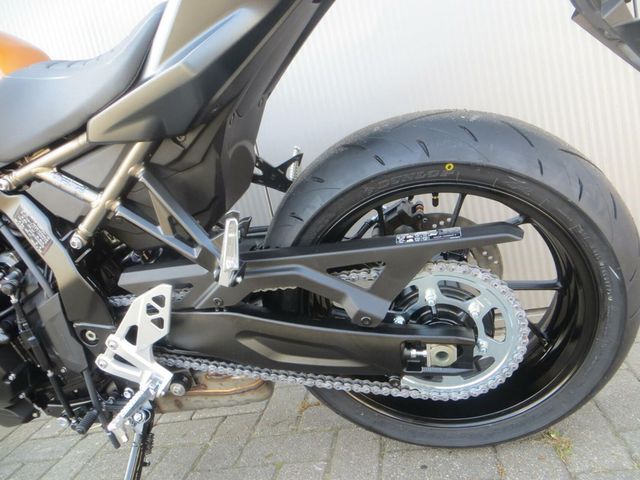 suzuki - gsx-8t