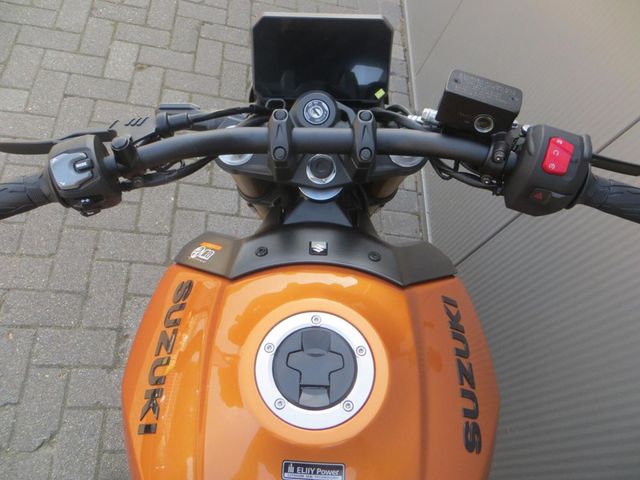 suzuki - gsx-8t