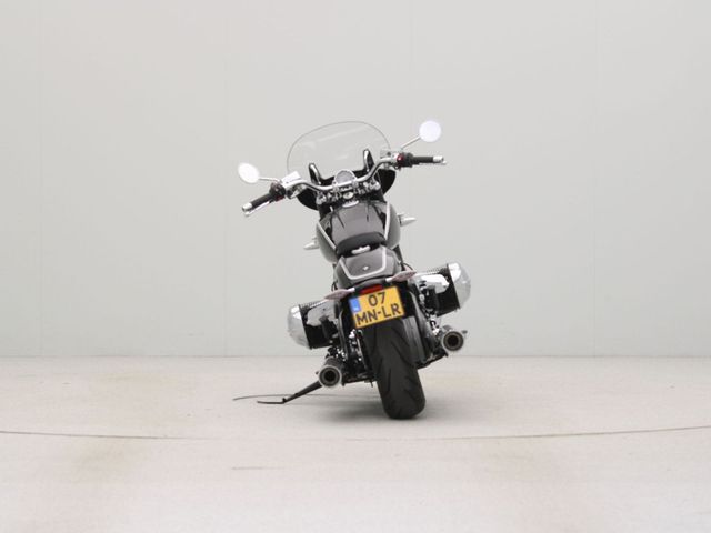 bmw - r-18
