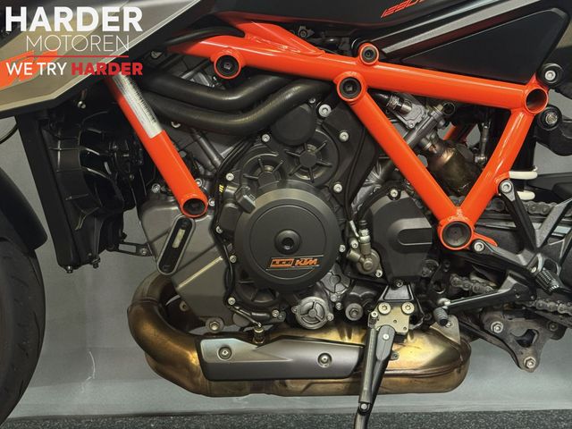 ktm - 1290-super-duke-r