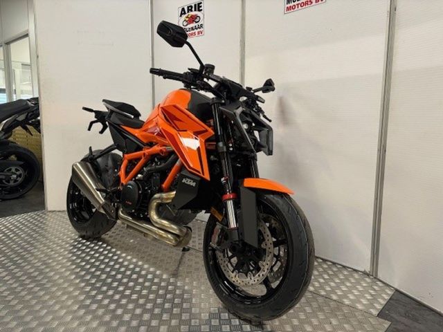 ktm - 1390-super-duke-r