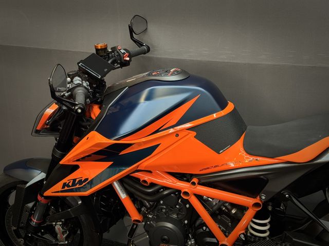 ktm - 1290-super-duke-r