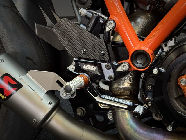 ktm - 1290-super-duke-r