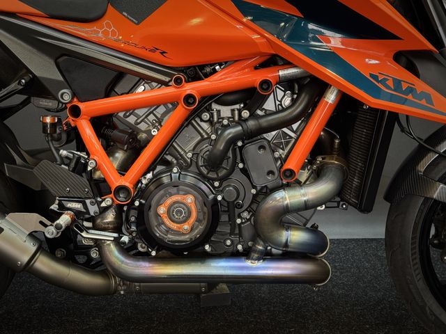 ktm - 1290-super-duke-r