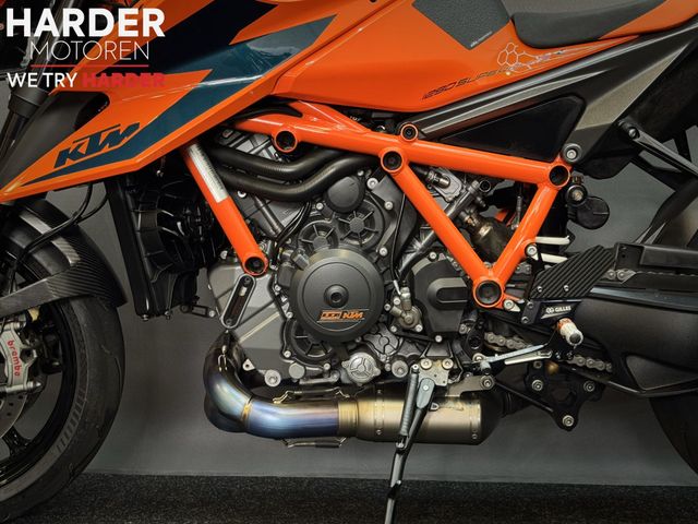 ktm - 1290-super-duke-r