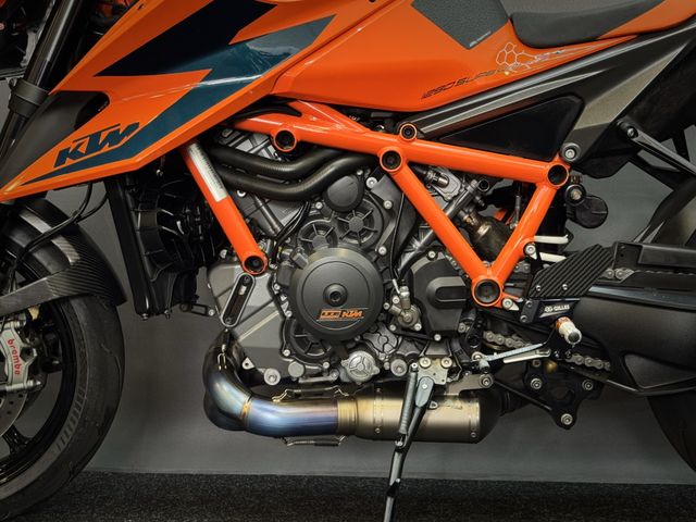 ktm - 1290-super-duke-r