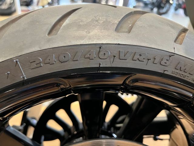indian - scout-bobber-limited-tech