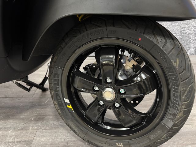 vespa - gts-super-tech-300