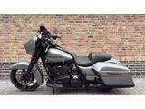 HARLEY-DAVIDSON STREET GLIDE SPECIAL FLHXS