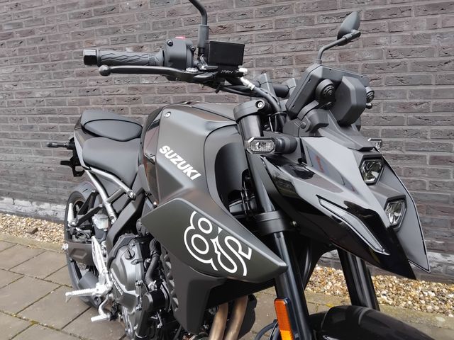 suzuki - gsx-8s