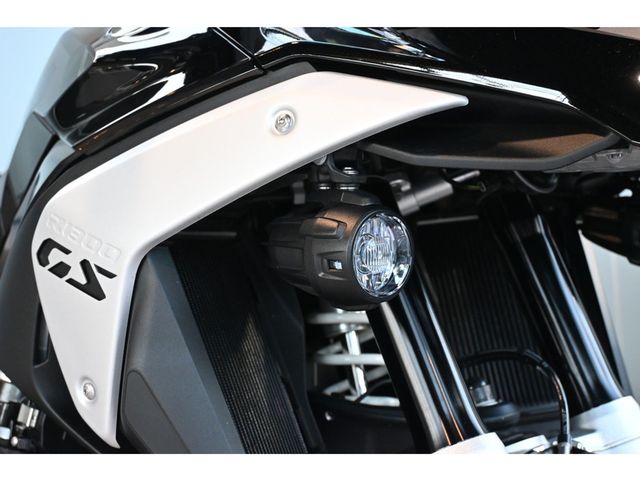 bmw - r-1300-gs-triple-black