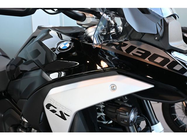 bmw - r-1300-gs-triple-black