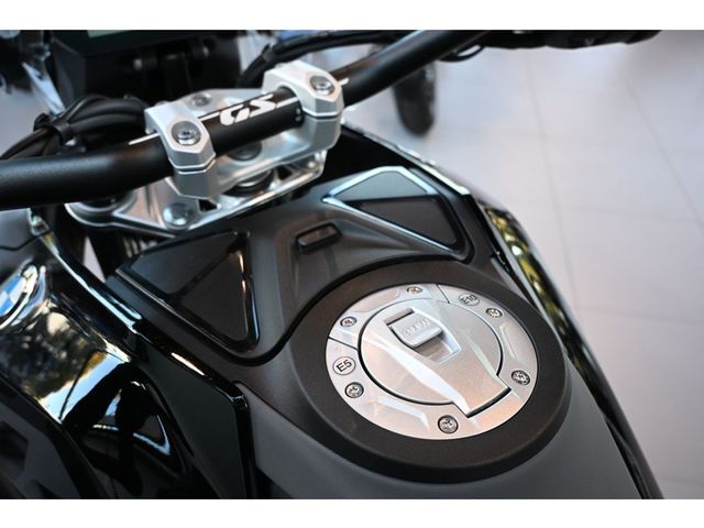 bmw - r-1300-gs-triple-black