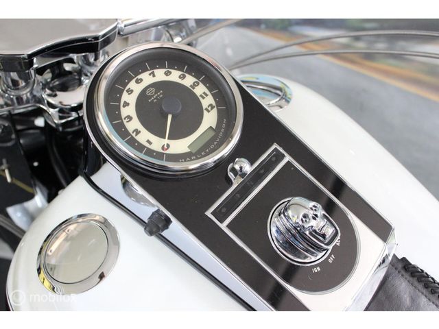 harley-davidson - softail-deluxe-flstni