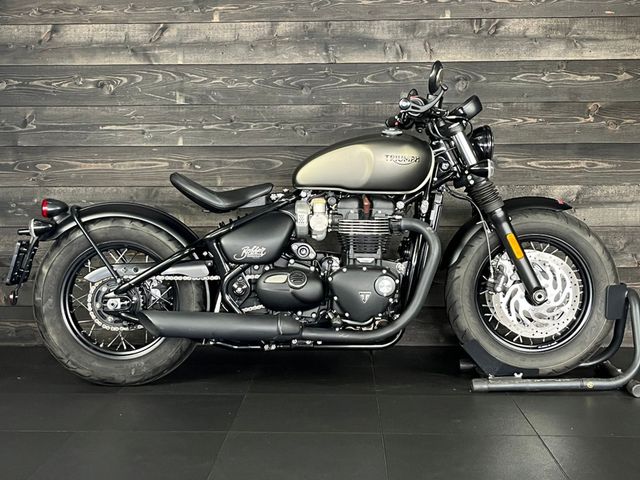 triumph - bonneville-bobber-black