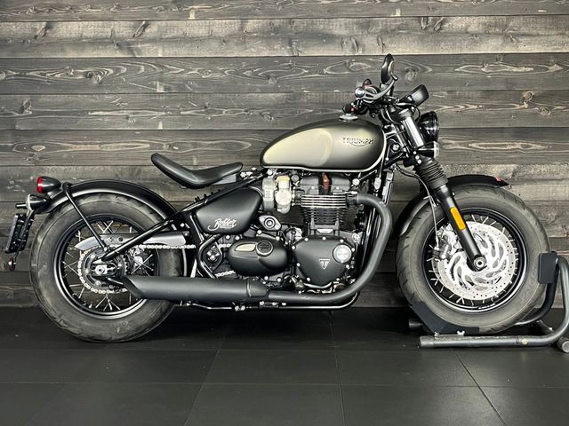triumph - bonneville-bobber-black