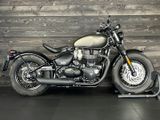 TRIUMPH BONNEVILLE BOBBER BLACK