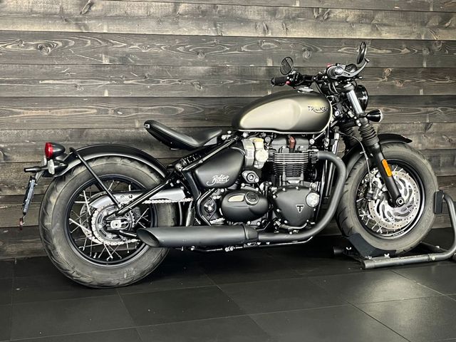 triumph - bonneville-bobber-black