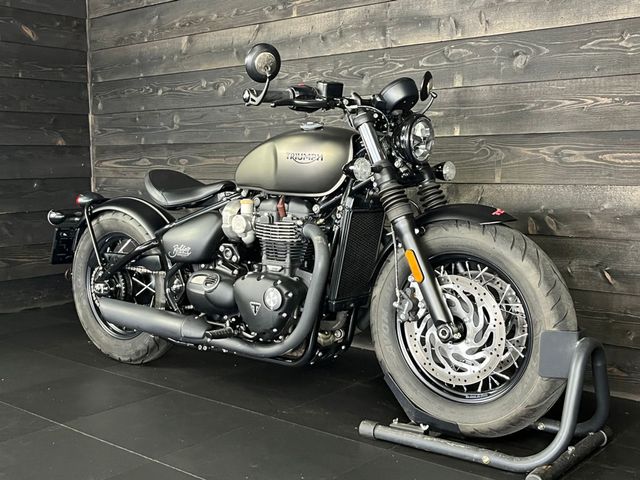 triumph - bonneville-bobber-black
