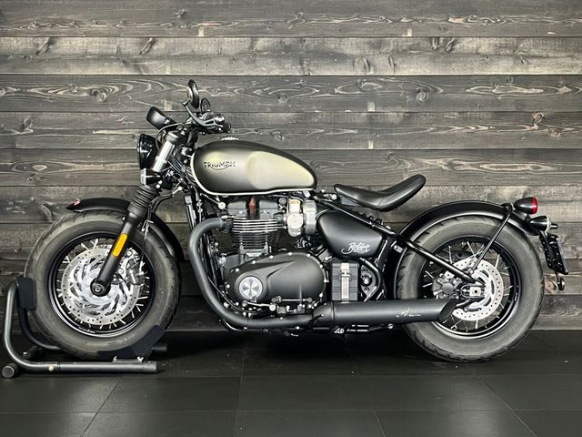 triumph - bonneville-bobber-black