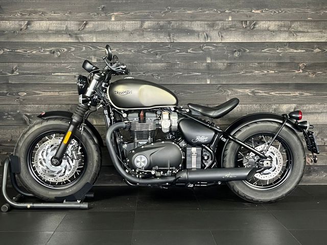 triumph - bonneville-bobber-black