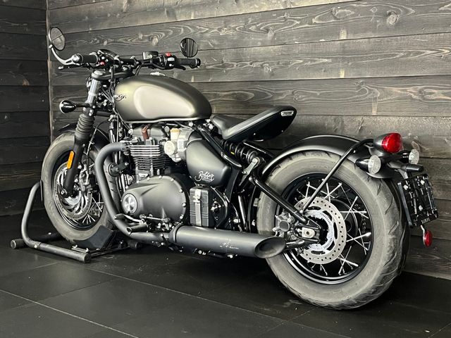 triumph - bonneville-bobber-black