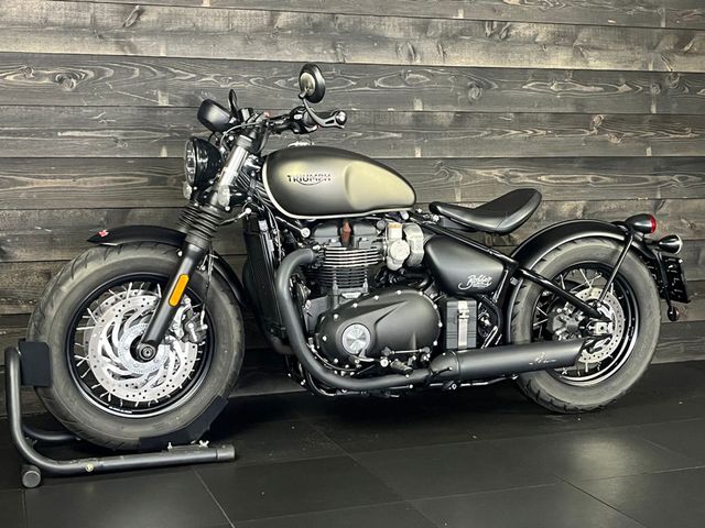 triumph - bonneville-bobber-black