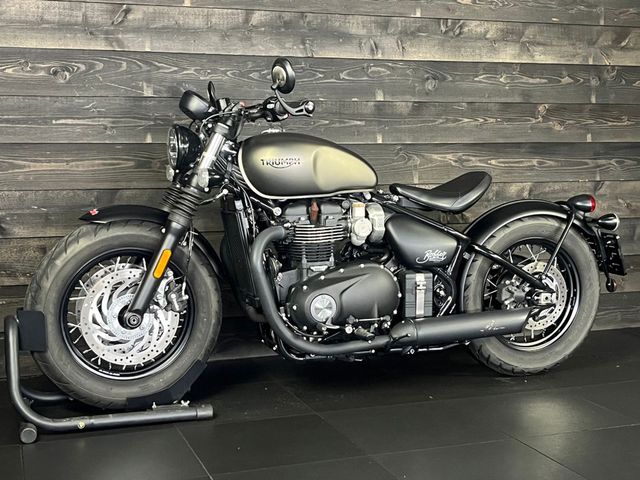 triumph - bonneville-bobber-black