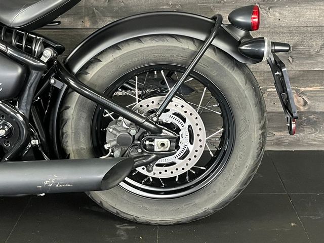triumph - bonneville-bobber-black