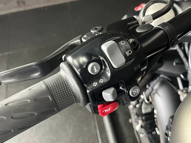 triumph - bonneville-bobber-black