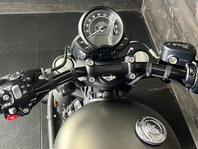 triumph - bonneville-bobber-black
