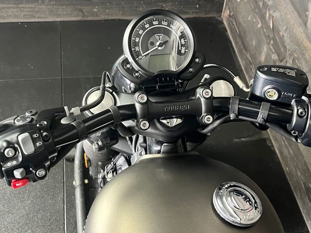 triumph - bonneville-bobber-black