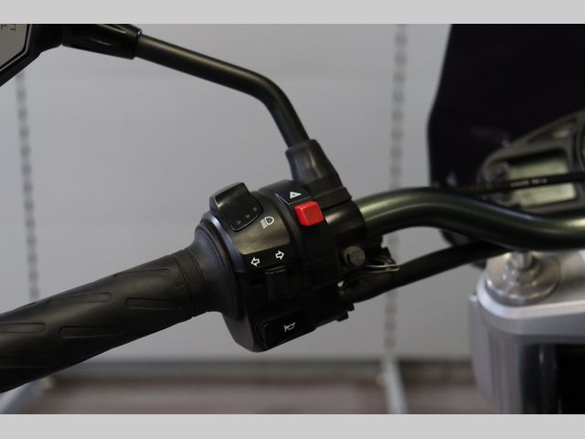 suzuki - gsr-600