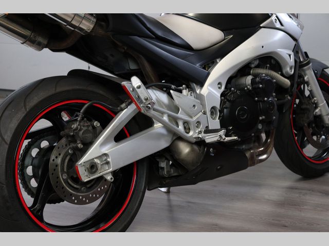 suzuki - gsr-600