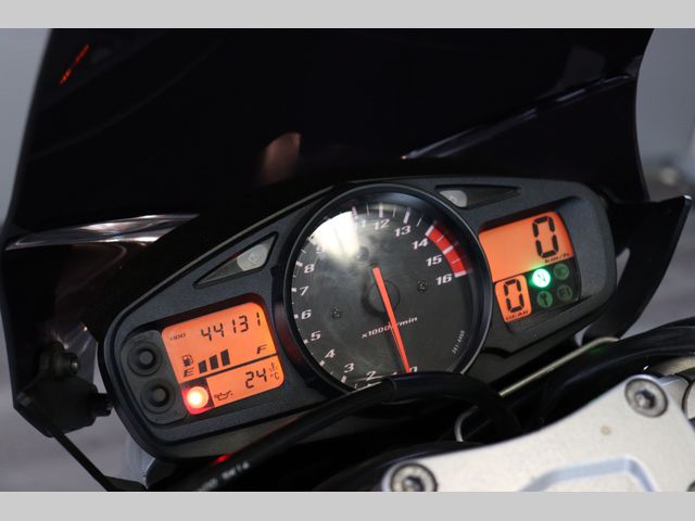 suzuki - gsr-600
