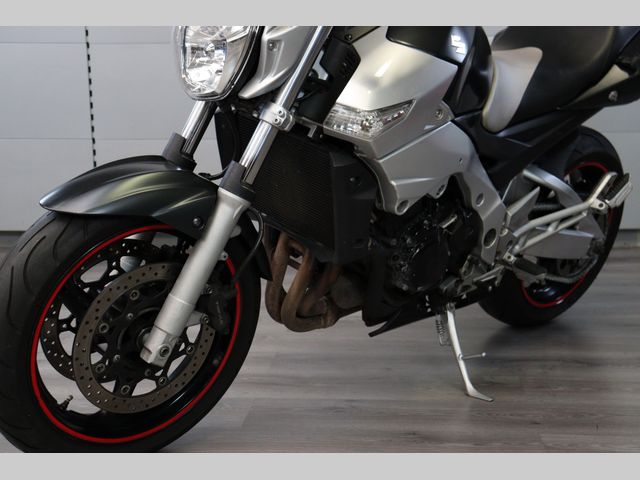 suzuki - gsr-600