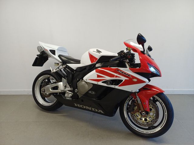 honda - cbr-1000-rr-fireblade