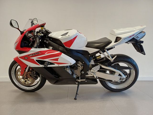 honda - cbr-1000-rr-fireblade
