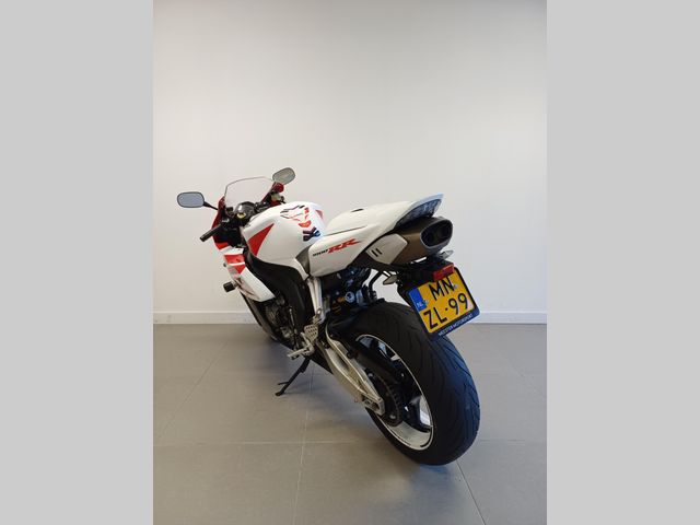 honda - cbr-1000-rr-fireblade