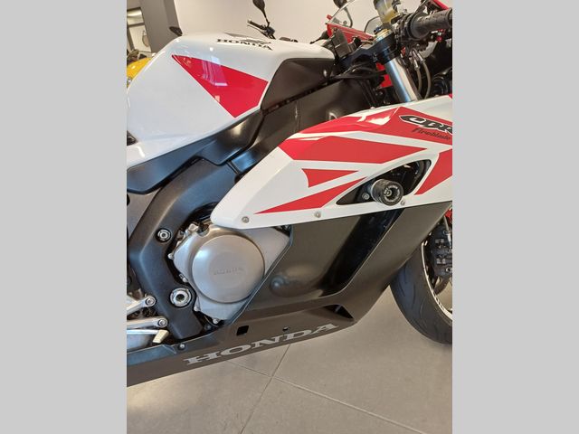 honda - cbr-1000-rr-fireblade