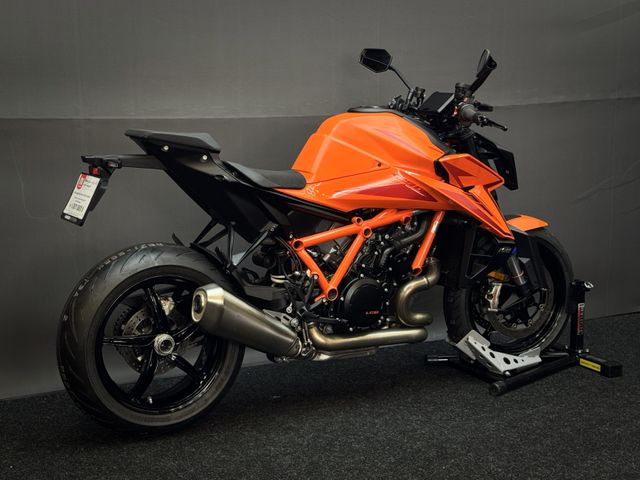 ktm - 1390-super-duke-r-evo
