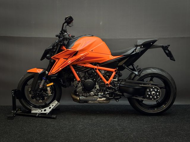 ktm - 1390-super-duke-r-evo