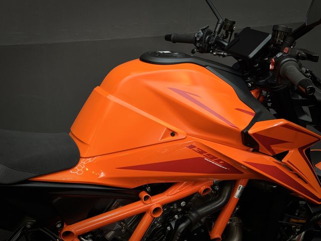 ktm - 1390-super-duke-r-evo