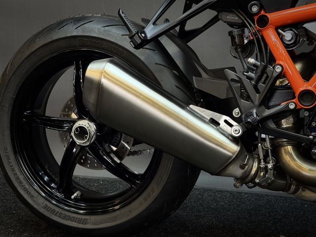 ktm - 1390-super-duke-r-evo