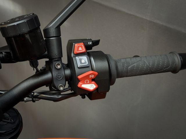 ktm - 1390-super-duke-r-evo